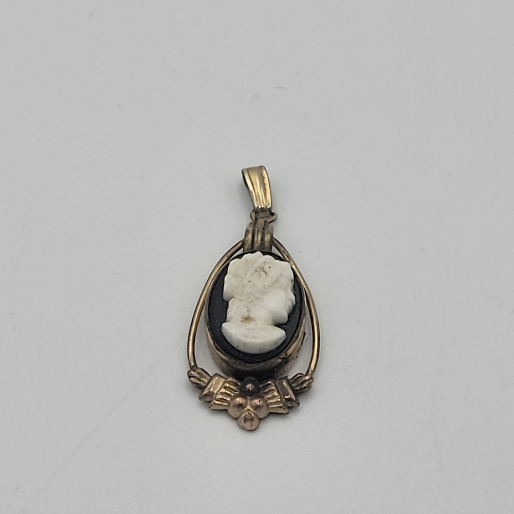 Vintage Art Deco 14K Yellow Gold Filled Cameo Necklace Pendant Vandell